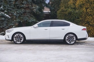 BMW Seria 5 G90-91 2023 BMW Seria 5 1rej. 2024 sDrive PHEV 2.0 Hybryda 190KM, zdjęcie 3