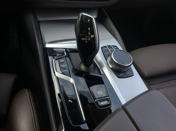 BMW Seria 5 G30-G31 Touring Facelifting 2.0 530i 252KM 2021 BMW 530 FV-23%, Hak, Skrętna oś, Fotele komfortowe, zdjęcie 10