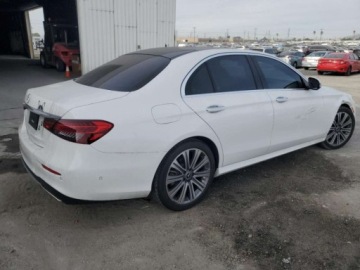 Mercedes Klasa E W213 2022 Mercedes-Benz Klasa E 350 2022 2.0l 2.0 Benzyna 255KM, zdjęcie 3