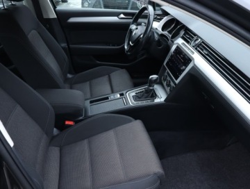 Volkswagen Passat B8 Limousine 2.0 TDI BlueMotion Technology 150KM 2017 VW Passat 2.0 TDI, Salon Polska, Serwis ASO, zdjęcie 8