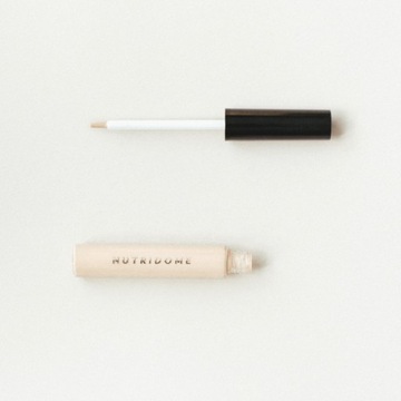 КОНСИЛЕР ДЛЯ ЛИЦА с высокой степенью покрытия LIGHT с витамином С NUTRODOME VANILLA 02