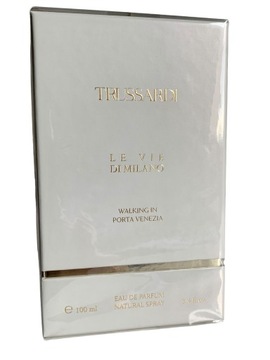 Trussardi Vie Di Milano на прогулке в Порта Венеция