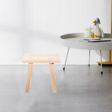 Удобная низкая табуретка для переобувания в стиле ретро.