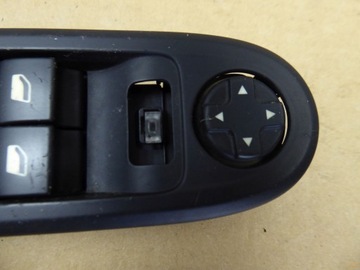 Панель переключателя стеклоподъемника CITROEN C5 II 9651464577