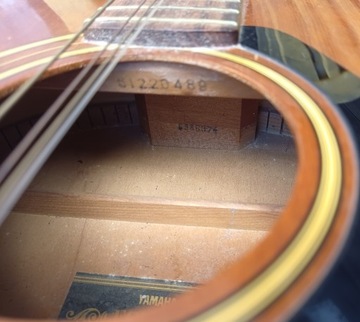Винтажная акустическая гитара YAMAHA FG-75 — фолк-гитара 1970-х годов.