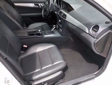 Mercedes Klasa C W205 2013 Automat Biała Perła Skóra Kamera Pakiet AMG Lift, zdjęcie 24