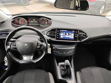 Peugeot 308 II SW 1.2 PureTech 110KM 2017 PEUGEOT 308 Hatchback 5d 1.2 PureTech 110KM, Manual,2 x Klucz, Serwisowany, zdjęcie 5