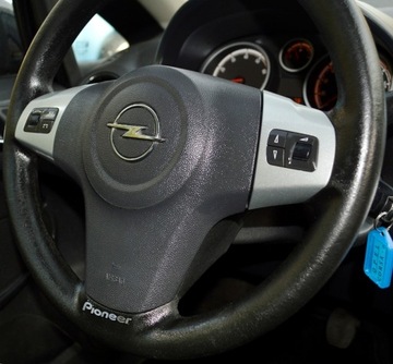 Opel Corsa D Hatchback 1.2 Twinport ECOTEC 80KM 2010 OPEL CORSA D 1.2 80 KM, zdjęcie 36