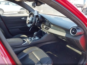 Alfa Romeo Giulia II 2023 Alfa Romeo Giulia 2023r., 4x4, 2.0L 2.0 Benzyna 28KM, zdjęcie 8