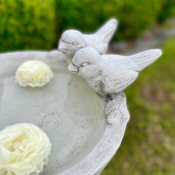 Бетонная поилка для птиц с колонной для сада