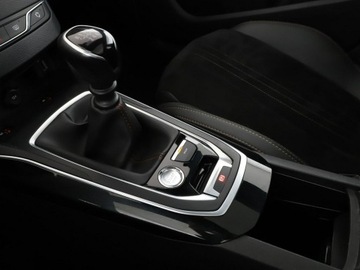 Peugeot 308 II Hatchback Facelifting 1.2 PureTech 130KM 2021 Peugeot 308 LED navi skóra/alcantara virtual, zdjęcie 30