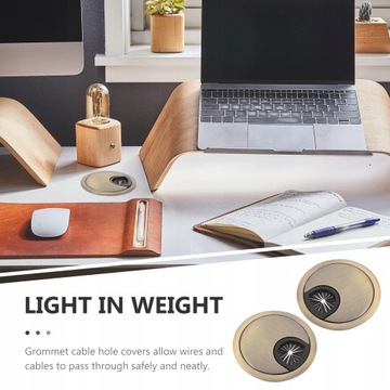 Металлическая крышка отверстия для кабеля.