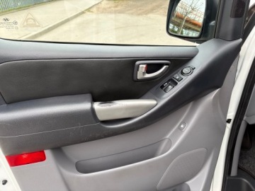 Hyundai H1 II Wagon 2.5 CRDi 170KM 2011 HYUNDAI H1 8-OSÓB KLIMA PARKTRONIC HAK SKÓRY GRZANE FOTELE WEBASTO, zdjęcie 15