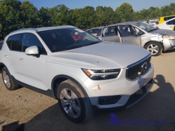 Volvo XC40 2021 Volvo XC 40 2021 VOLVO XC40 T5 MOMENTUM 2.0 Benzyna 248KM
