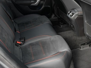 Mercedes CLA C118/X118 Coupe Facelifting 1.3 200 163KM 2023 Mercedes CLA 200 WD4946T#200 AMG Line 7G-DCT, zdjęcie 25