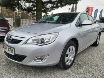 Opel Astra J Hatchback 5d 1.6 Twinport ECOTEC 115KM 2011 Opel Astra 1.6 115 KM 100% Przebieg 105 Tyś km, zdjęcie 3