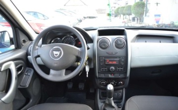 Dacia Duster I SUV Facelifting 1.6 16V 105KM 2014 Dacia Duster 1.6 - bezwypadkowa - Niski przebieg - Oplacona - KLIMATYZACJA, zdjęcie 4