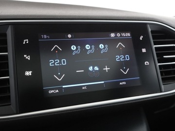 Peugeot 308 II Hatchback Facelifting 1.2 PureTech 130KM 2019 Peugeot 308 Allure automat panorama navi PDC, zdjęcie 25