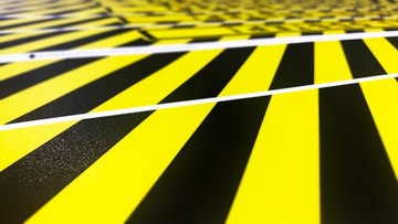 ПРЕДУПРЕЖДАЮЩАЯ НАПОЛЬНАЯ НАКЛЕЙКА 100 Х 10 СМ ВНИМАНИЕ