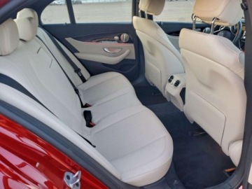 Mercedes Klasa E W214 2023 Mercedes-Benz Klasa E 350 4Matic 2023 2.0 Benzyna 255KM, zdjęcie 10