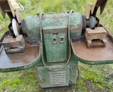 Стационарный двухдисковый шлифовальный станок для мастерской. большой