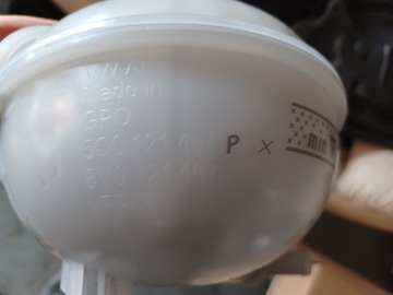 AUDI Q7 Q8 NÁDOBKA VYROVNÁVACÍ 8V0 121 407