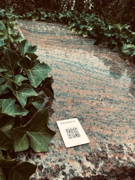 Надгробие с QR-кодом + онлайн-биография