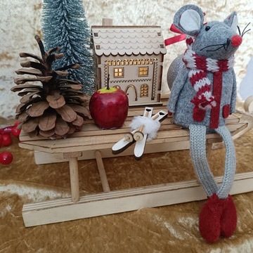 РОЖДЕСТВЕНСКОЕ ПЛАТЬЕ, РОЖДЕСТВЕНСКОЕ ПЛАТЬЕ, Сани ПОДАРОК, ОСВЕЩЕННЫЙ ДОМ