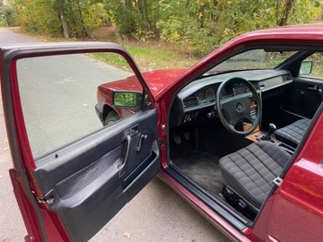 Mercedes 190 1.8 i 109KM 1993 Mercedes-Benz W201 (190) Mercedes Benz 190 1.8 Super Stan 1.8 Benzyna 109KM, zdjęcie 11