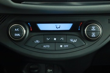 Toyota Yaris III Hatchback 5d Facelifting Hybrid 100KM 2016 Toyota Yaris 1.5 Hybrid, Salon Polska, Automat, zdjęcie 9