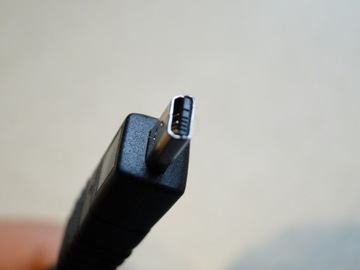 8-контактный USB <--> RCA / 2x видео-AV-кабель типа «тюльпан»