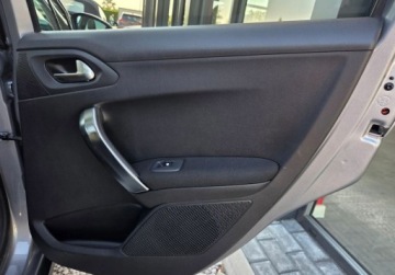 Peugeot 2008 I SUV Facelifting 1.2 PureTech 110KM 2017 Peugeot 2008 1.2benz 110KM LED Panorama Parktronic Temp Navi Oplaty Gwaran, zdjęcie 35