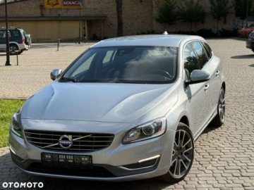 Volvo V60 I Kombi Facelifting 2.0 D4 DRIVE-E 190KM 2015 Volvo V60 Volvo V60 D4 Momentum 2.0 Diesel 190KM, zdjęcie 1