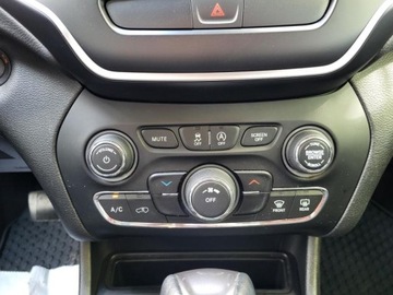 Jeep Cherokee V 2018 Jeep CHEROKEE LATITUDE PLUS * 2,4l benzyna 184KM * Przebieg:94, 709km, zdjęcie 14