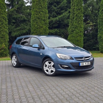 Opel Astra J Sports Tourer Facelifting 1.4 Twinport ECOTEC 100KM 2013 Opel Astra J 1.4 Benzyna 100KM Selection, zdjęcie 1