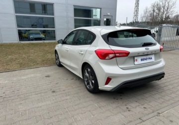 Ford Focus IV Hatchback 1.0 EcoBoost 125KM 2021 Ford Focus 1.0 ecoboost 125 KM 6MT ST-Line pakiet Parking, Winter Benzyna, zdjęcie 3