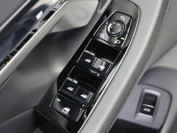 BMW Seria 5 G90-91 Sedan Plug-In 2.0 30e 299KM 2025 BMW Seria 5 530e Sport Sedan 2.0 (299KM) 2025, zdjęcie 12