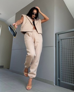 Комплект спортивного костюма La Milla, жилет, брюки бежевого цвета, универсальный размер.