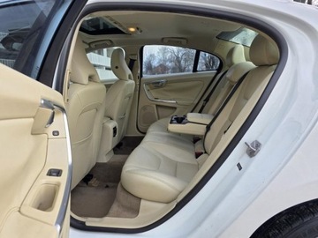 Volvo S60 II Sedan Facelifting 2.0 T5 DRIVE-E 245KM 2015 VOLVO S60 II Premium Plus T5, 2.0l benzyna 245KM Dokumentacja pochodzenia, zdjęcie 18