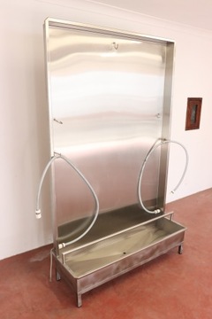 Стенка для полоскания одежды мясника