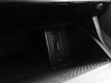 Volkswagen Golf VII Hatchback 3d Facelifting 1.0 TSI 85KM 2019 Volkswagen Golf klimatyzacja czujniki parkowania, zdjęcie 26