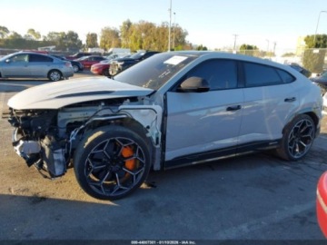 Lamborghini Urus 2023 Lamborghini Urus Performante 2023 4.0 Benzyna 657KM, zdjęcie 2