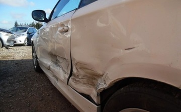 BMW 2011 BMW Seria 1 2011r, 1.6 Benzyna, Lekko uszkodzony bok. 1.6 Benzyna 122KM, zdjęcie 22
