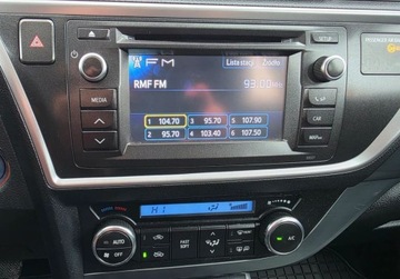 Toyota Auris II 2013 Toyota Auris Niski przbiegladna i zadbana prosto z Niemiec 1.8 Hybryda, zdjęcie 22