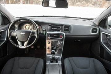 Volvo V60 I Kombi 2.0 D3 163KM 2012 Volvo V60 R-Design 2.0d D4 163KM 5cylinów Manual, zdjęcie 4