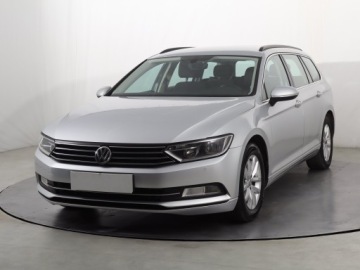 Volkswagen Passat B8 Variant 1.8 TSI BlueMotion Technology 180KM 2017 VW Passat 1.8 TSI, Salon Polska, VAT 23%, Klima, zdjęcie 1