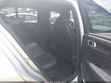 Volvo XC40 Crossover 2.0 T5 247KM 2019 Volvo XC 40 T5 Momentum 2019 2.0l 2.0 Benzyna 248KM, zdjęcie 12