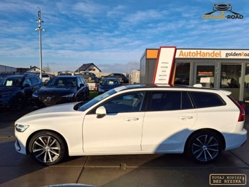 Volvo V60 II  2022 Volvo V60 2,0 B3 mild hybrid 163KM panorama navi elektryka led hak alu opl, zdjęcie 8