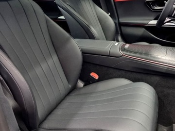 Mercedes Klasa E W214 Sedan 2.0 220d 197KM 2025 E Klasa 220 d 4-Matic AMG 2.0 (197KM) 2025, zdjęcie 3