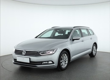 Volkswagen Passat B8 Variant 2.0 TDI BlueMotion SCR 150KM 2018 VW Passat 2.0 TDI, Salon Polska, Serwis ASO, Navi, zdjęcie 1